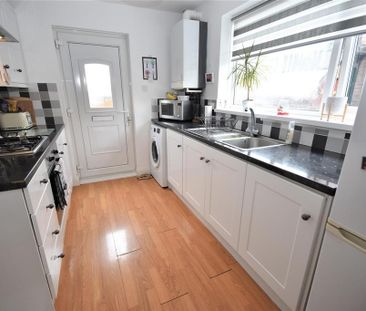 3 bedroom semi-detached house to rent - Photo 6