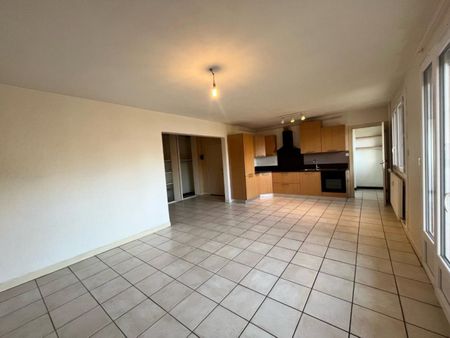 A LOUER - APPARTEMENT T2 - RIORGES LES CANAUX - Photo 2