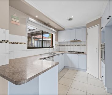 A well kept home in a prime, family friendly location! - Photo 2