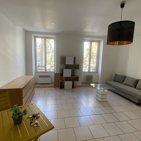 GRAND STUDIO MEUBLE DE 32.50 M² AU CENTRE VILLE - Photo 3