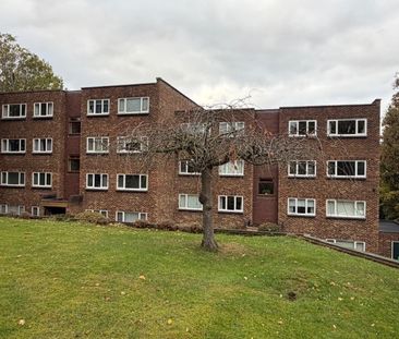 Farington Acres, Weybridge, Surrey, KT13 - Photo 1