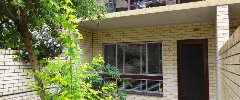 Cafes, shopping and The Parade on your doorstep! - Photo 1