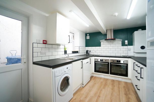 7 bedroom terraced house to rent - Photo 1