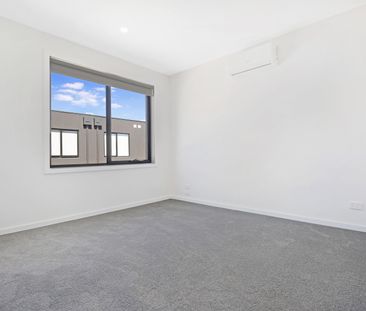 8 Bias Way, Hoppers Crossing VIC 3029 - Townhouse For Rent | Domain - Photo 1