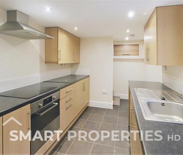 Chapel Terrace, Huddersfield - Photo 1