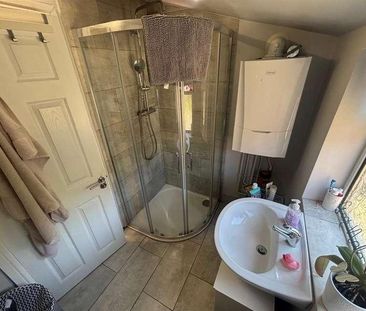 One Room In Student House Swan Road, Gloucester, GL1 - Photo 3