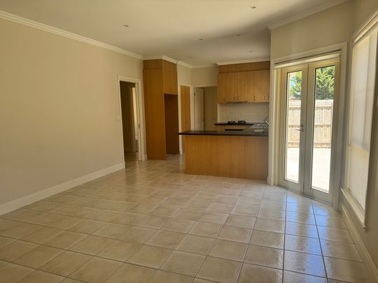 Modern 3-Bedroom Family Home in Prime Location - Photo 1