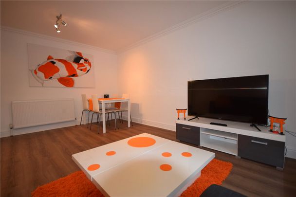 2 bedroom Flat in Old Forest Road, Wokingham - Photo 1