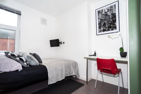 1 bedroom in a house share to rent - Photo 3