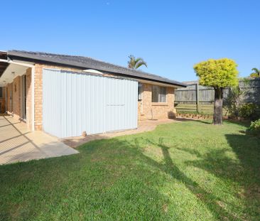 FAMILY LIVING WITH POOL AND CARAVAN SPACE - Photo 4