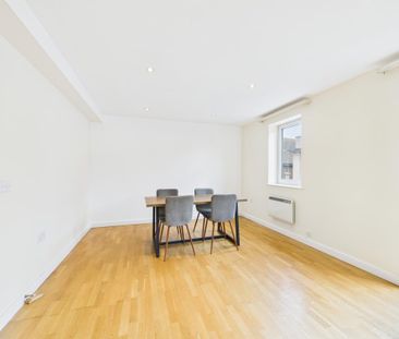 3 bedroom flat to rent - Photo 3