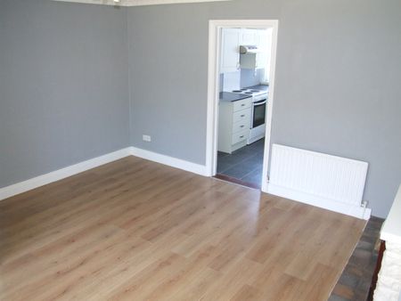 21 Slievecool Park, Lurgan, BT66 8NJ - Photo 2