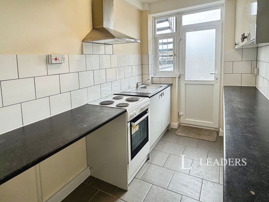2 bedroom apartment to rent Terminus Road - Photo 1