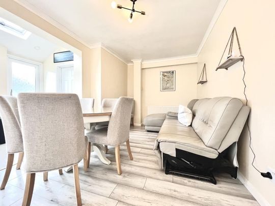 4 bedroom terraced house to rent - Photo 1