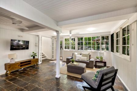 Classic Charm Meets Relaxed Tropical Living - Photo 3