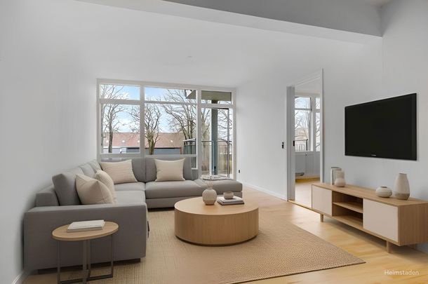 Stor lys lejlighed med åbent køkken, og egen stor altan - Foto 1