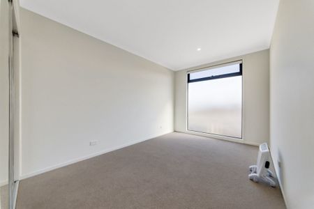 Great Sized Home Within Walking Distance to Supermarkets & Parks - Photo 4