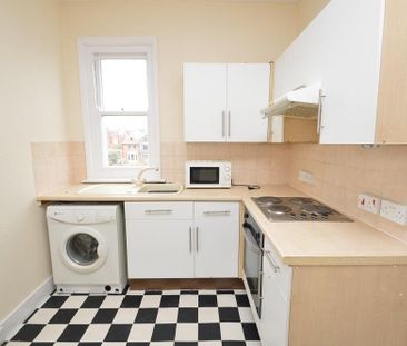 3 Bedroom Flat To Rent - Photo 2