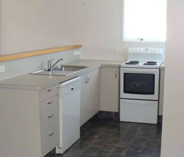 4 Bedroom Family Home in Inglewood - Photo 2