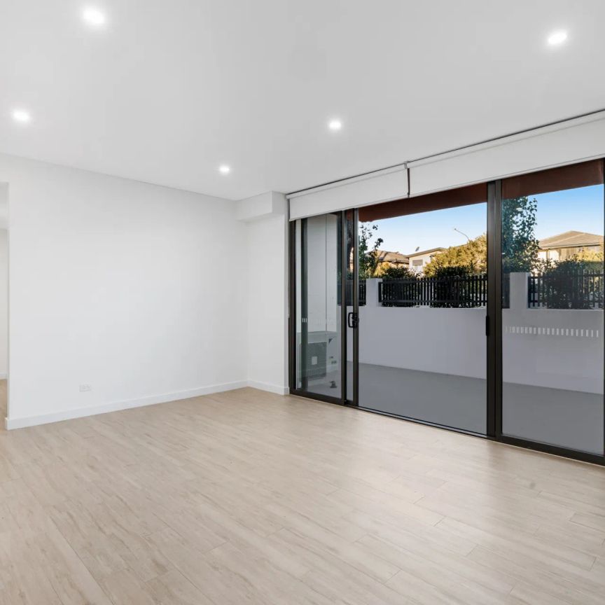 Oversized Apartment with Study - Photo 1