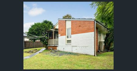 Family Home Nestled in a Quiet Cul-de-Sac - Photo 2