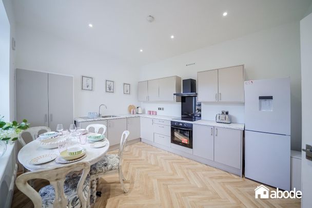 2 bedroom Apartment to let - Photo 1