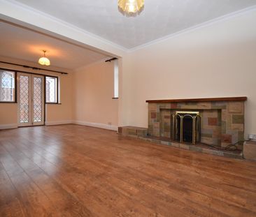 Detached House to rent - Mount Road, Rochester, ME1 - Photo 2