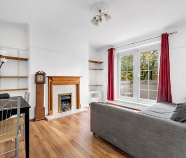 3 bedroom Flat To Let - Photo 3