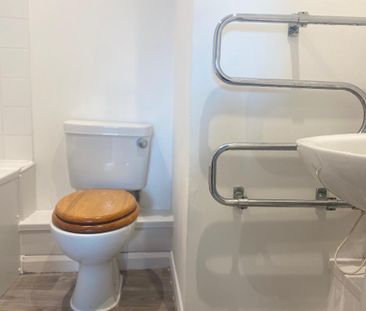 2 bedroom flat to rent - Photo 2