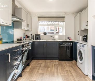 4 bedroom bungalow to rent - Photo 4