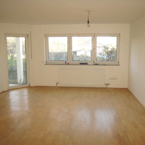 Rüdesheim: Moderne 2 ZKB mit Terrasse, EBK & neuem TL-Bad mit begehbarer Dusche, TG inklusive - Photo 1