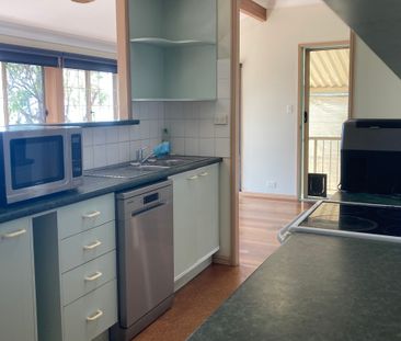 Waterfront Family Home with pool - Photo 1