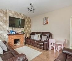3 bedroom semi-detached house to rent - Photo 2
