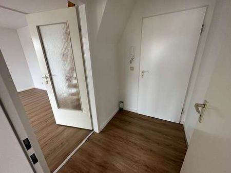 Wohnen über zwei Etagen ! 5. OG = DG - Süd-Balkon- Lift - Stellplatz - Photo 3