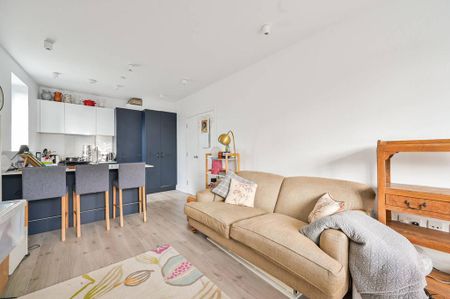 1 bedroom flat to rent - Photo 2