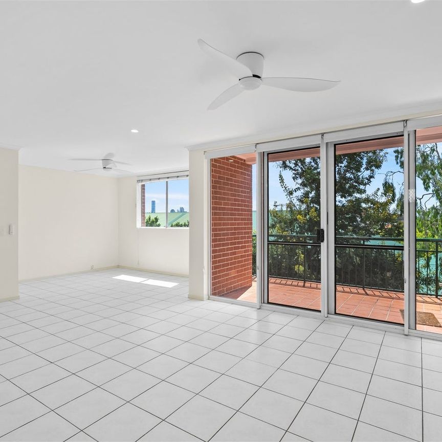Sky High Living In Coorparoo - Photo 1