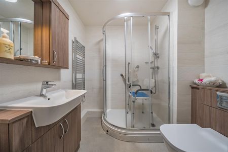 Astonia Lodge, Stevenage - Photo 4