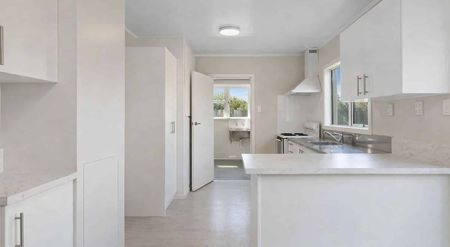 Renovated 3 Bedroom - Right next to St Bedes - Photo 5