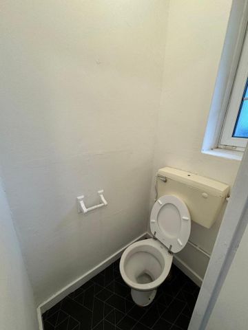 3 bedroom flat to rent - Photo 5