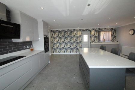 3 bedroom detached bungalow to rent - Photo 3