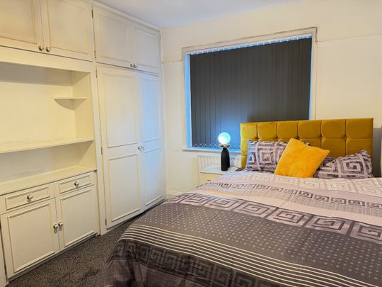 Room in a Shared House, Stoney Lane, B25 - Photo 1