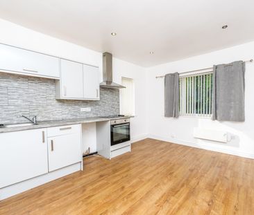 MIDDLETON PARK CIRCUS MIDDLETON LEEDS - Photo 1