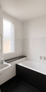 Location Appartement 3 pièces 56m² BRICQUEBEC EN COTENTIN 50260 - Photo 4