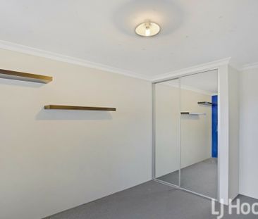 Spacious Family Home with Theatre, Office & Gourmet Kitchen in Soug... - Photo 4