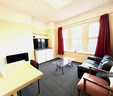 1 bedroom flat to rent - Photo 2