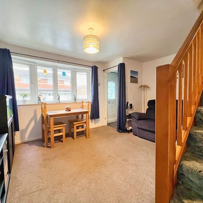 2 bedroom end of terrace house to rent - Photo 1
