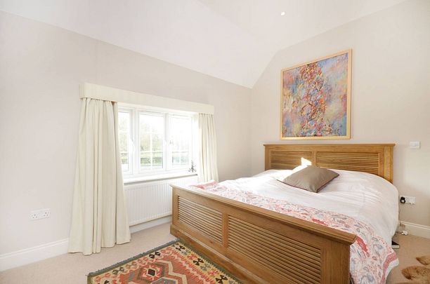 Brook Farm, Worplesdon, GU3 - Photo 1