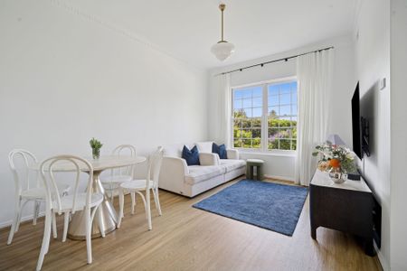 Elegant & Light Filled Home In Much-Desired Rose Bay Address - Photo 2