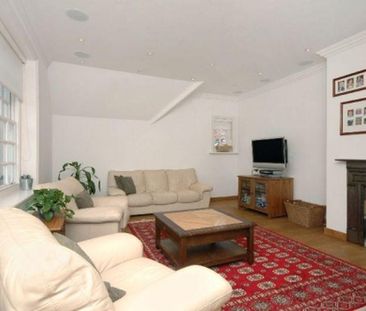 4 bedroom flat to rent - Photo 1