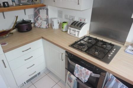 2 bedroom semi-detached house to rent - Photo 4